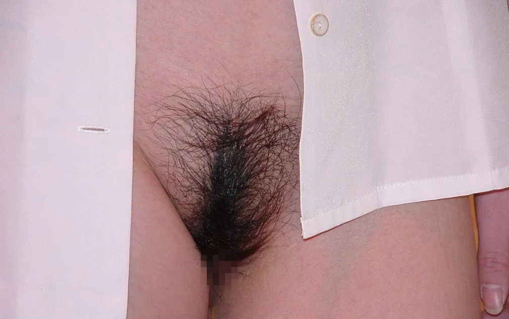 素人娘のフサフサなマン毛画像!毛の逆立ち具合がエロいねw