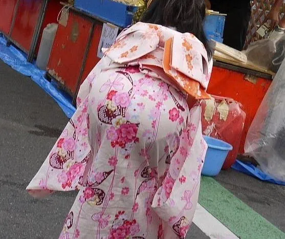 これぞ夏の風物詩!素人娘の浴衣透けパン画像がエロすぎるんだがw